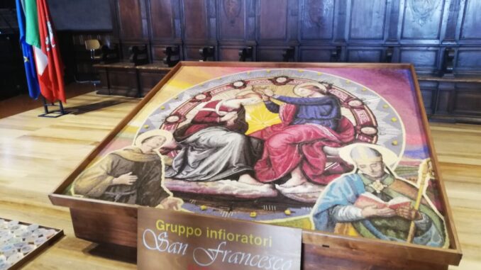 In mostra nella sala dei notari il quadro del gruppo infioratori San Francesco
