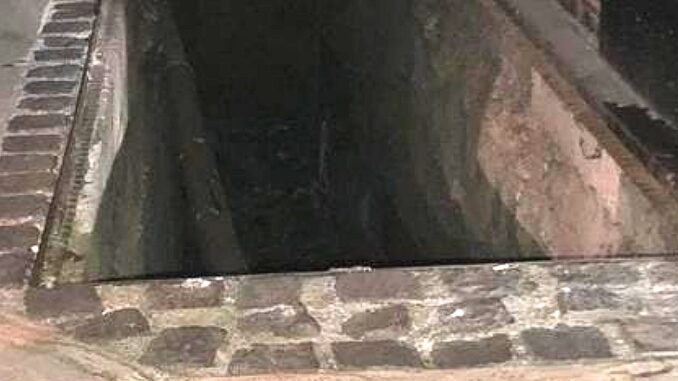 Griglia del marciapiede cede a Terni in via Ercole Barbarasa