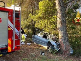 Incidente mortale a Montenero di Todi, auto si schianta su albero. Il morto è un uomo del '67