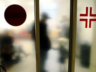Tragedia in supermercato: banconista di 54 anni muore durante il turno di lavoro