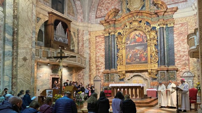 Giornata Mondiale Missionaria preghiera nella chiesa di San Ferdinando  
