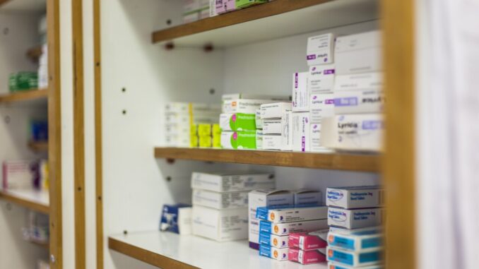 '54% italiani usa farmaci automedicazione senza parere medico