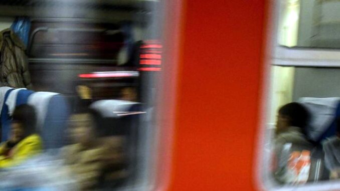 Pugni al capo treno, setto nasale rotto 30 giorni di prognosi