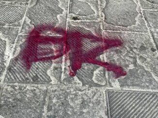 Scritta provocatoria davanti ingresso casa assessore comunale, la sigla delle Brigate Rosse