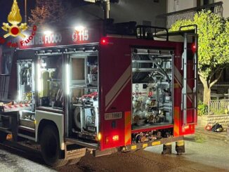 Incendio a Bastia Umbra, donna di 86 anni in ospedale