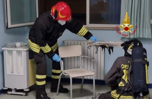 Incendio nella notte in ospedale a Perugia, fiamme a medicina vascolare