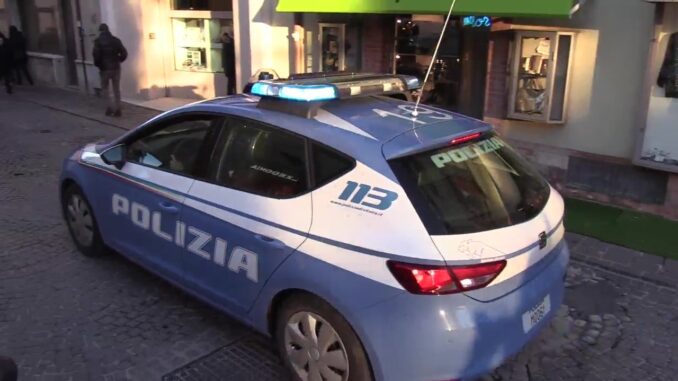 Si aggirano con tanica e coltello nel centro di Bastia, denunciati due uomini