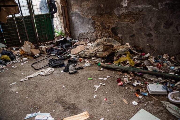 Blitz forze dell'ordine a Fontivegge, altra operazione nella palazzina via Oddi Sforza, occupata abusivamente