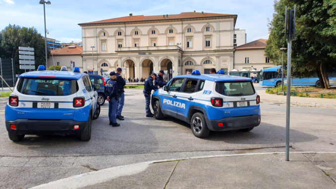 Cocaina ed eroina, Fontivegge, Volante denuncia cittadino straniero