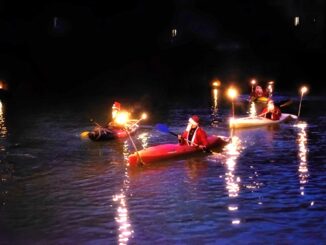 Babbo Natale scende in canoa sul Tevere a Città di Castello