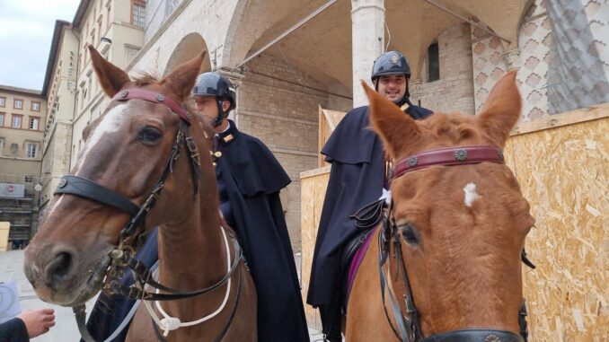 Anche la Polizia a Cavallo a Perugia per la "mala movida"