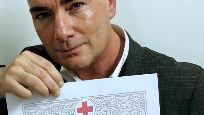 Poliziotto interviene in aiuto della Croce rossa, premiato con una benemerenza