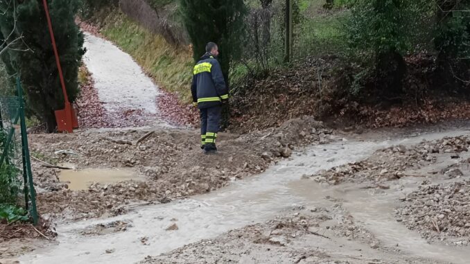 Frana a Vescia a causa maltempo zona Foligno, nessun ferito