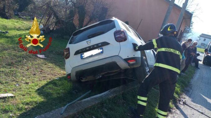 Incidente stradale tra due auto a Spoleto, grave uno dei conducenti