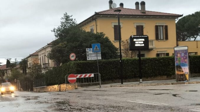 Maltempo Umbria, allagamenti scuola a Foligno, chiusi sottopassi