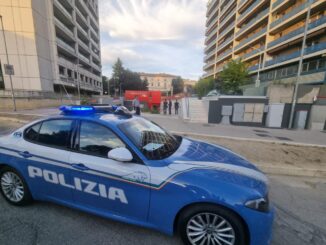 Accertamenti su un'auto con quattro persone, straniere, a bordo