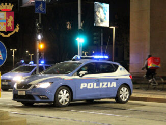 Vandalismo a Perugia, danneggiata pensilina autobus, denunciato