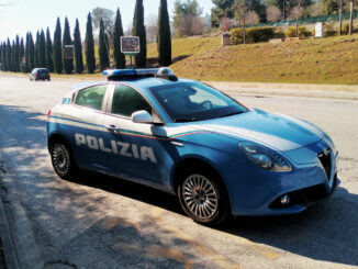 Ruba una console per videogames in un negozio, denunciato 24 enne