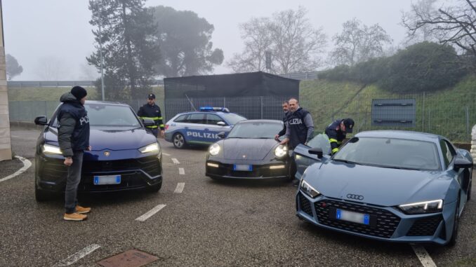 Commercio auto lusso,  sequestrate in A1 vetture per 1mln di euro