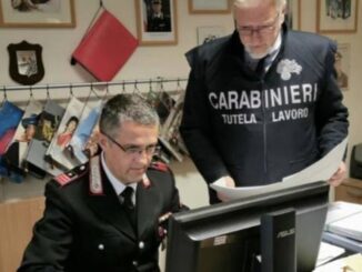 Denunciato titolare negozio di parrucchiere, non era in regola