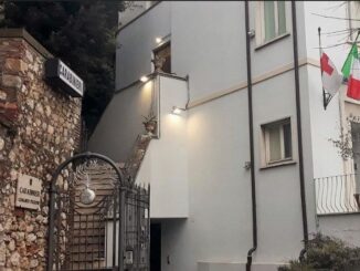 Carabinieri aggrediti in caserma, tutti refertati, arrestato aggressore