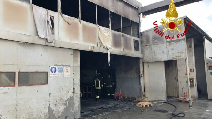 Incendio impianto di sverniciatura a Foligno, nessun ferito
