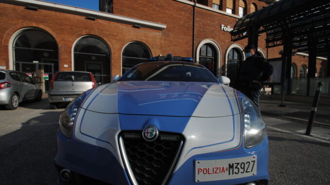 Chiede prestazione sessuale a pagamento ad una minorenne a Foligno