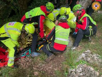 Tagliava un albero, ferito gravemente, per soccorrerlo è servito Icaro2