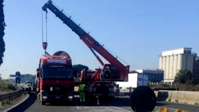 Tir perde carico, caos in E45 in direzione Cesena a Balanzano