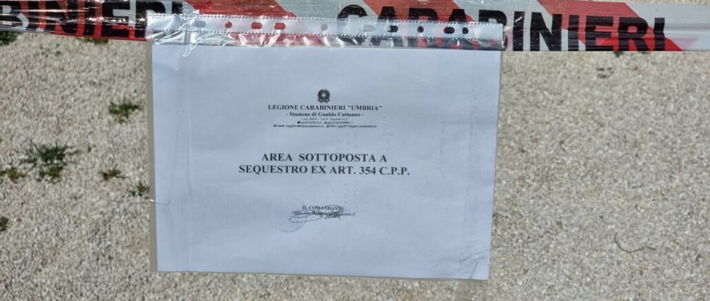 Cade dal terrazzo e muore, aperta indagine per omicidio