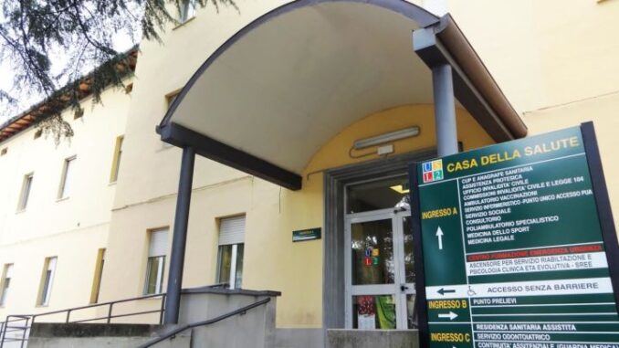 Dentizione precoce in neonato, il dente “natale” è stato rimosso
