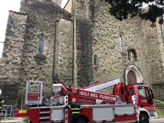 Grondaia pericolante a San Bevignate, intervento dei Vigili del fuoco