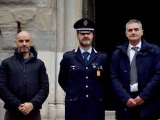 Smarrisce portafoglio, centinaia di euro, ritrovato da Polizia locale