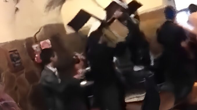 A sediate in un bar a Spoleto, ubriaco litiga col proprietario