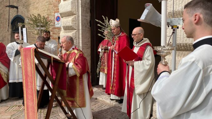 Perugia, celebrata la domenica delle palme in cattedrale