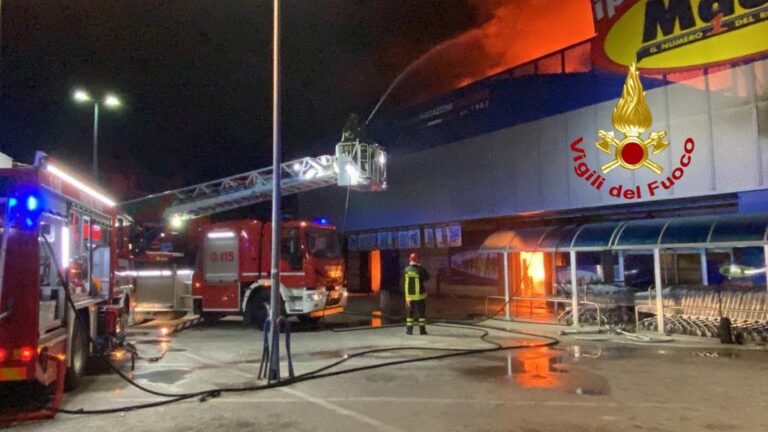 Incendio nella notte a Bastia, a fuoco il Maury's di Bastiola