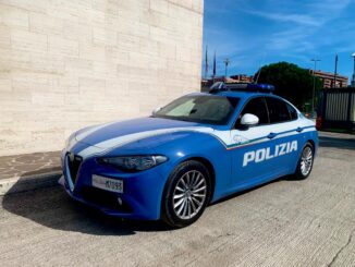 Tre donne in fuga, volevano rubare in un palazzo, una denunciata