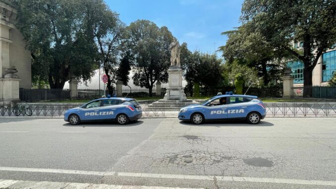 Si barrica e tenta suicidio, uomo soccorso da Polizia e 118 a Foligno