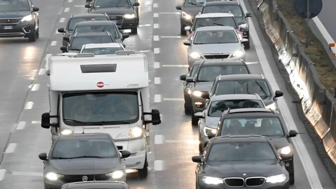 Autostrada A1 mezzo pesante in avaria, 8 km di fila