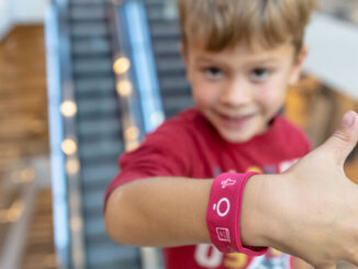 Bimbi all'aperto? Niente paura con i braccialetti anti-smarrimento