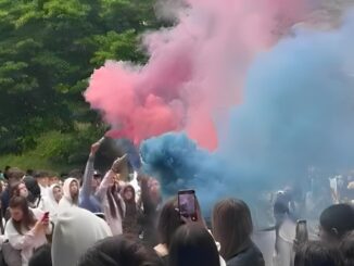 In trecento al parco Sant'Anna per ricordare le amiche Ana e Nika, morte nell'incidente di Torricella