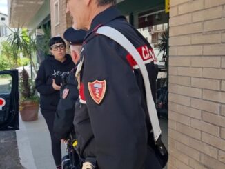Con una spranga di ferro rapina un bar e minaccia titolare altro negozio, arrestato dai carabinieri