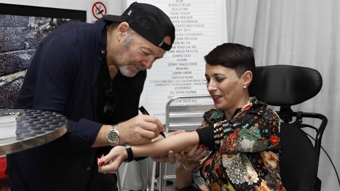 E' in sedia a rotelle e la radio le vieta lo studio, ma poi Subasio ci ripensa e Simona Ciappei sarà a The Kolors