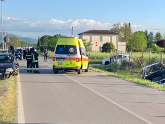 Cinque feriti tutti estratti dai Vigili del fuoco dalle 2 auto coinvolte nell'incidente stradale di Spoleto
