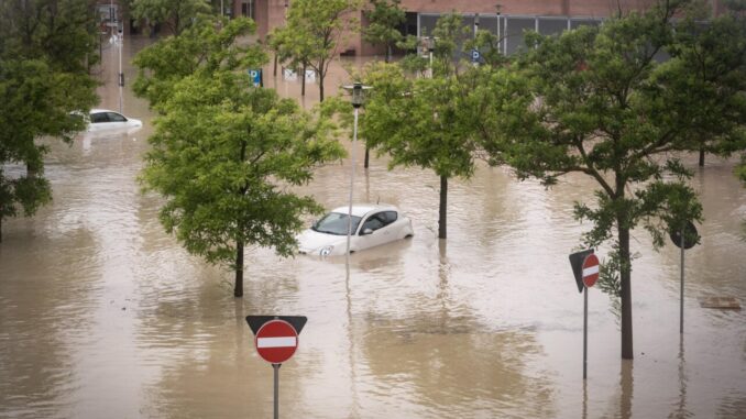 Maltempo: a Ravenna auto sommersa da acqua, una vittima 