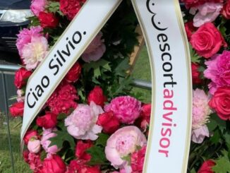 Rimossa la corona di fiori per Silvio Berlusconi di Escort Advisor