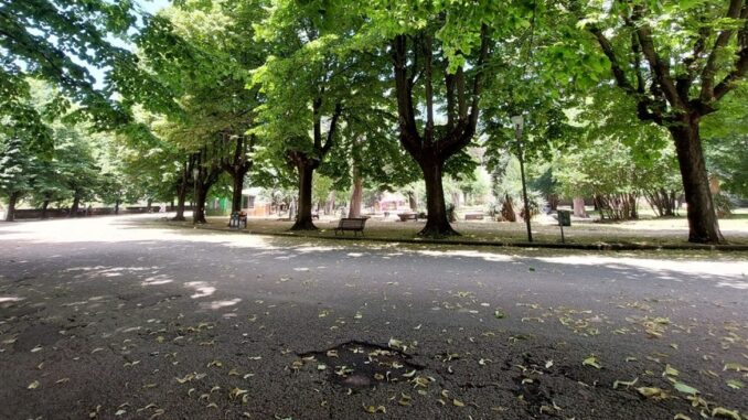 Degrado e vandalismi notturni alla Passeggiata di Terni
