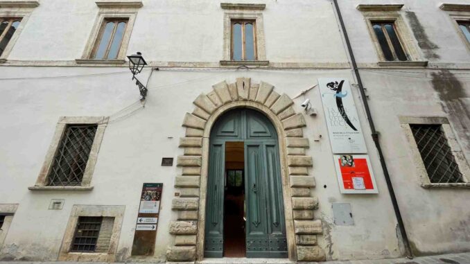 NarniArtTherapy, laboratorio di arteterapia e poesia esprimersi e creare