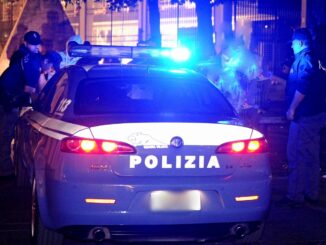 Sorpreso in possesso di un grosso machete, un passamontagna e stupefacente