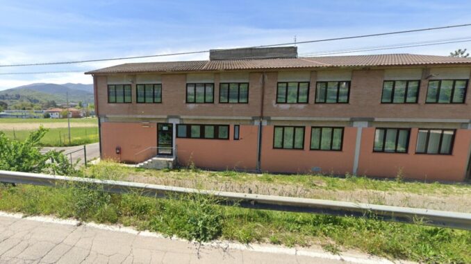 Raid notturno alla scuola di Pierantonio, già chiusa a causa del terremoto